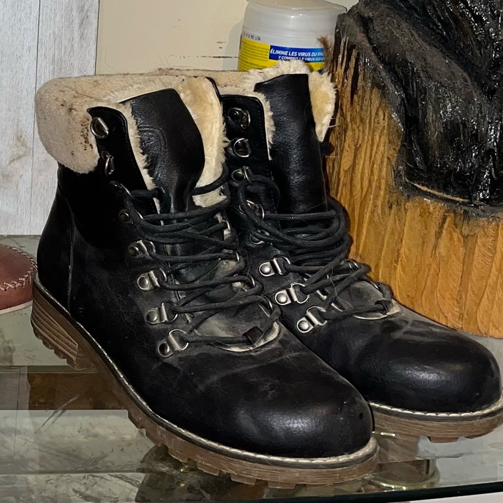 Black winter boots